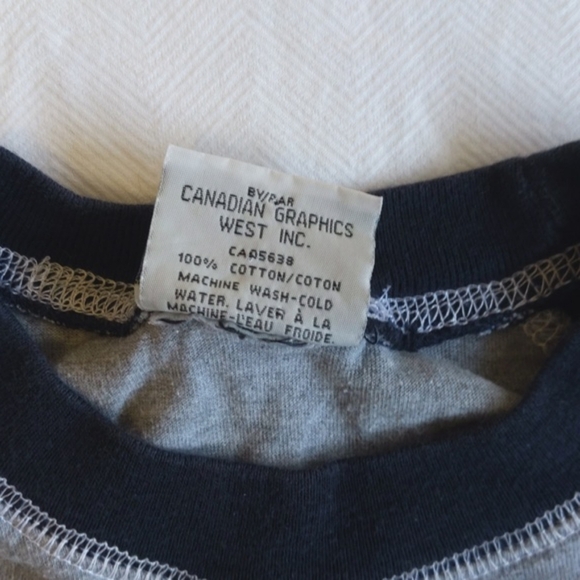 waves NHL Vancouver Canucks raglan sleeve graphic t-shirt 2T toddler unisex - Picture 6 of 7